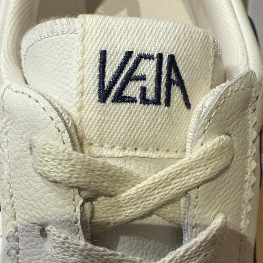 Veja Volley O.T. Leather in White and Nautico - Picture 3 of 6